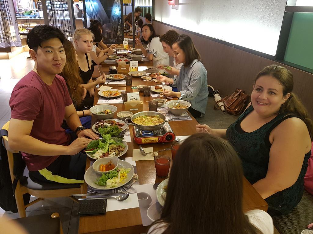 Comeinn Guesthouse Hongdae - Female Only سيول المظهر الخارجي الصورة