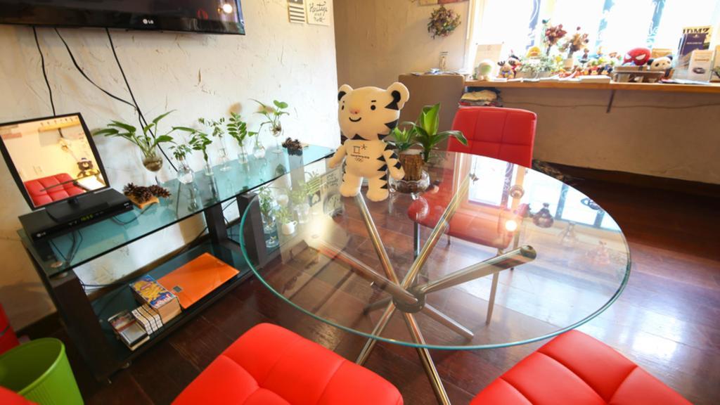 Comeinn Guesthouse Hongdae - Female Only سيول المظهر الخارجي الصورة