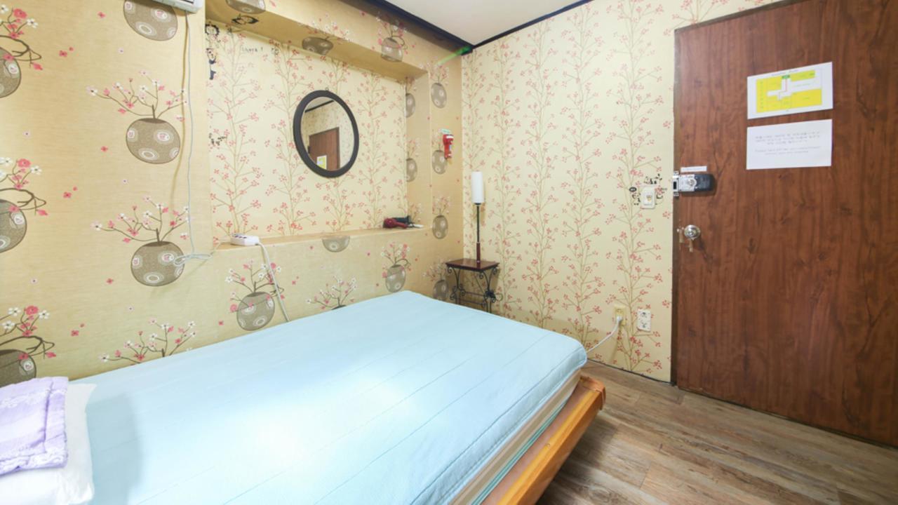Comeinn Guesthouse Hongdae - Female Only سيول المظهر الخارجي الصورة