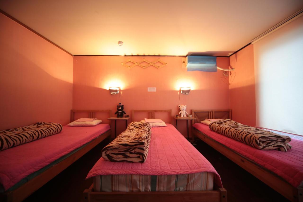 Comeinn Guesthouse Hongdae - Female Only سيول المظهر الخارجي الصورة