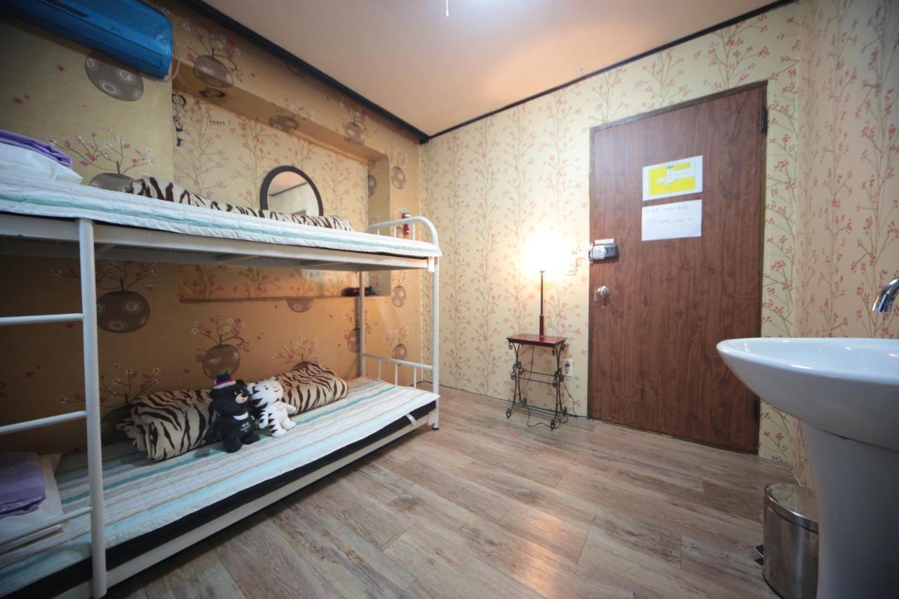 Comeinn Guesthouse Hongdae - Female Only سيول المظهر الخارجي الصورة